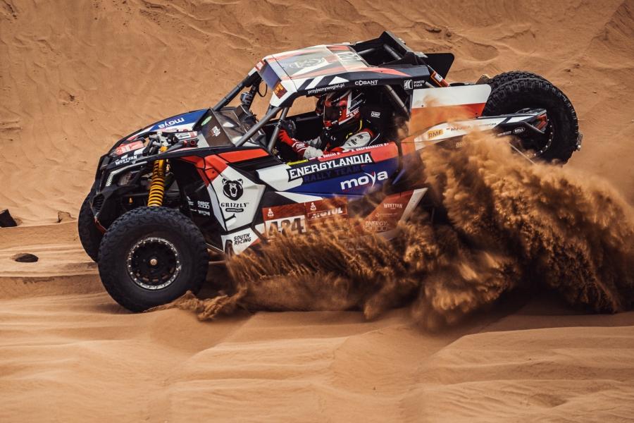 Siódme miejsce Michała Goczała i Szymona Gospodarczyka z Energylandia Rally Team na mecie prologu Rajdu DAKAR 2021