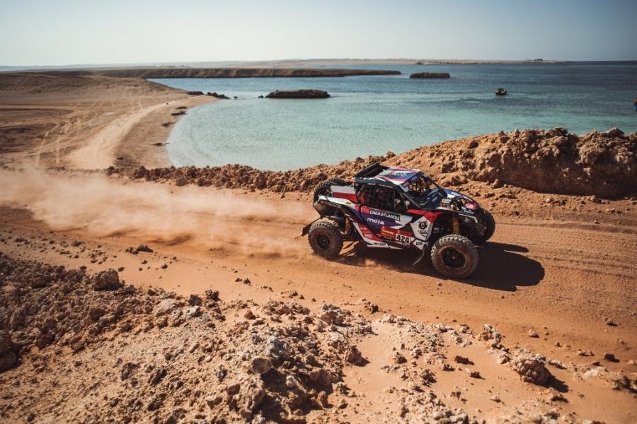 Rajd Dakar wchodzi w decydującą fazę. Michał Goczał i Szymon Gospodarczyk na trzecim miejscu, a w generalce są tuż za podium