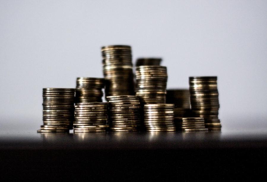 Rządowe pieniądze pomogły. Spory deficyt, ale i niemałe inwestycje
