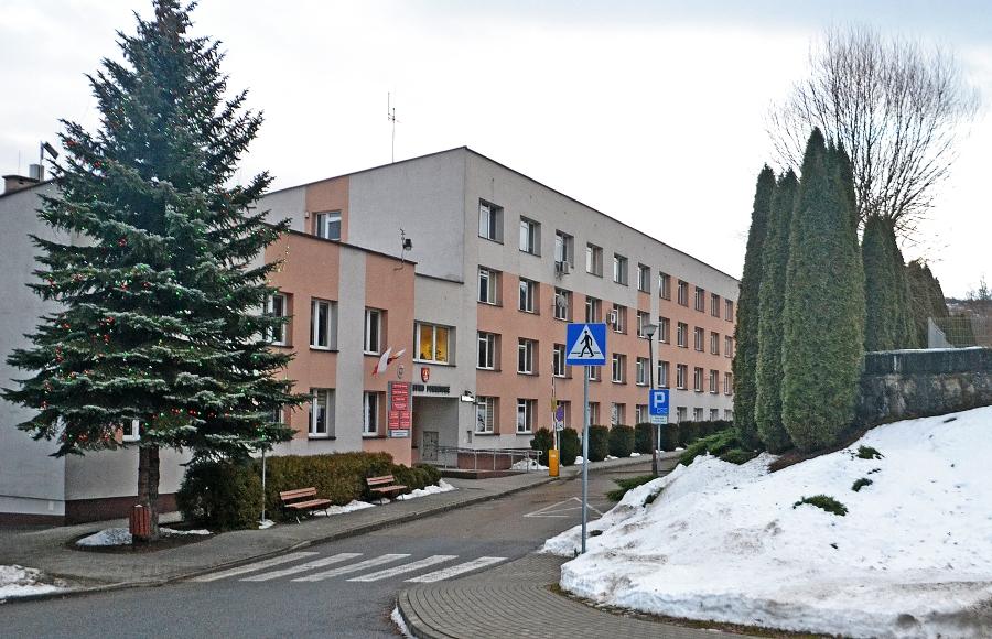 Starostwo nie musi oddać swojej siedziby! Wojewoda oddalił wniosek suskiej parafii.