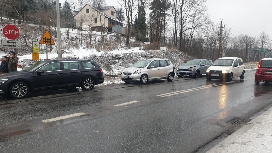 Popołudniowa stłuczka na krajowej 28