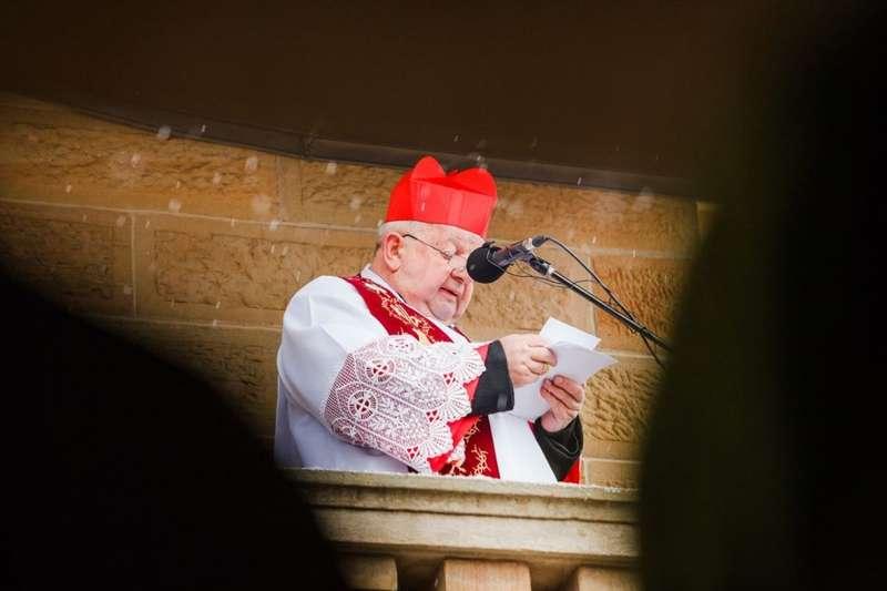 Kardynał Dziwisz na dróżkach:„Prawda i dobro nie podlegają głosowaniu
