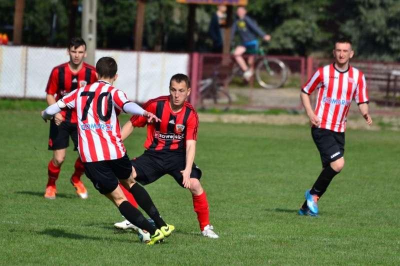 Piłkarska sobota: jednostronne derby w Suchej, Cracovia pokazała siłę