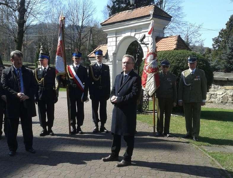 Sucha Beskidzka: Uczcili pamięć  ofiar  Katynia i tragedii smoleńskiej.