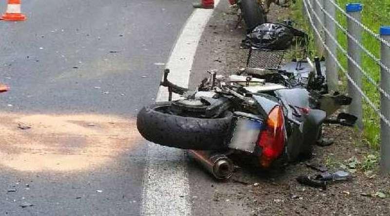 Motocyklem w ciężarówkę