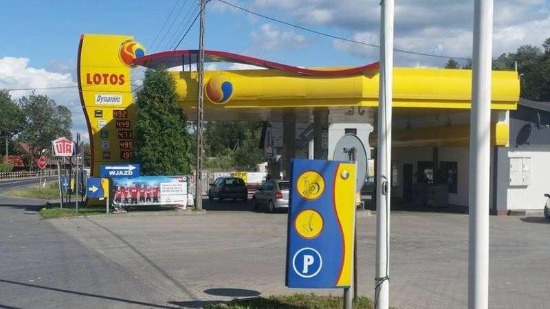 Kradzionym samochodem po paliwo!