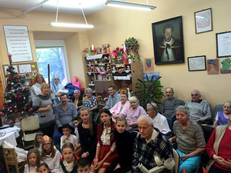 Wolontariusze z Białki nie odpuszczają – jasełka dla chorych szpitala w Makowie Podhalańskim.