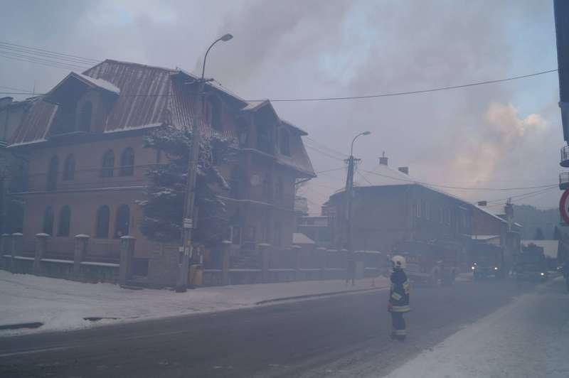 Zembrzyce. Pożar sadzy w kominie
