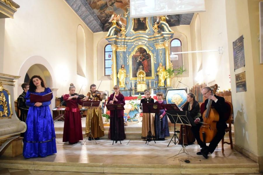 Zespół Muzyki Dawnej dał koncert kolęd staropolskich. (wideo)