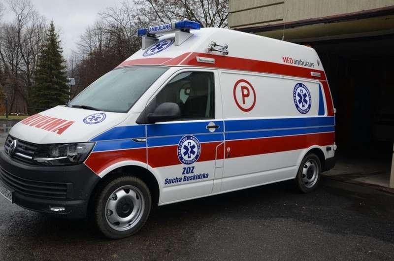 Nowa karetka w szpitalu w Suchej Beskidzkiej dzięki dotacji Wojewody Małopolskiego