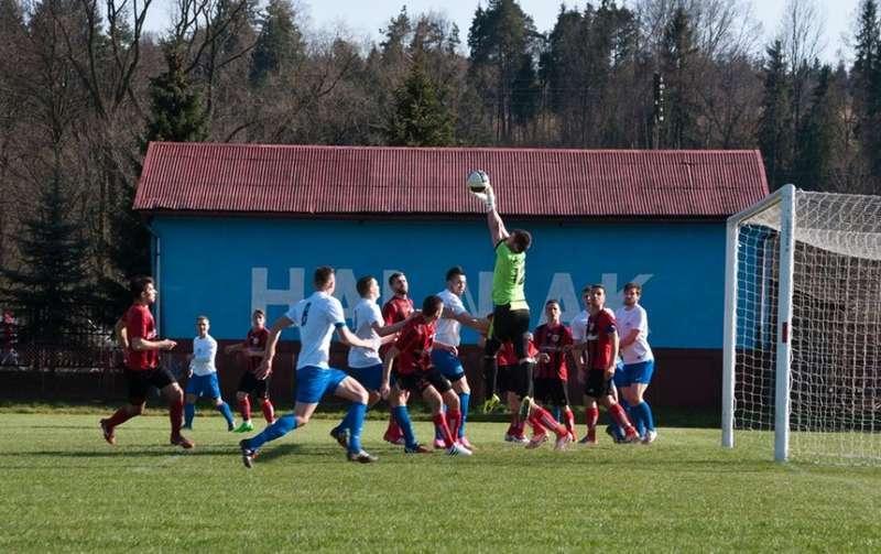 Piłkarski weekend: Babia z Narożem zagra na neutralnym gruncie
