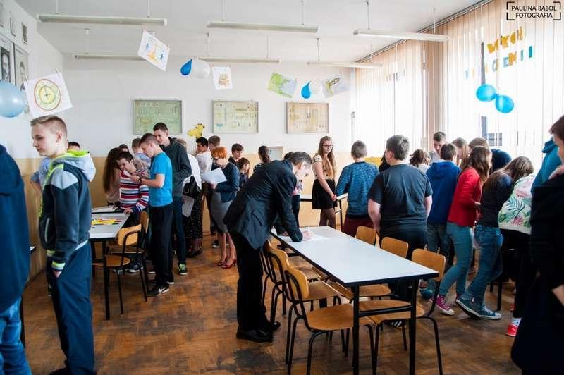 Jordanów. Wystawa „ Wokół nanochemii”