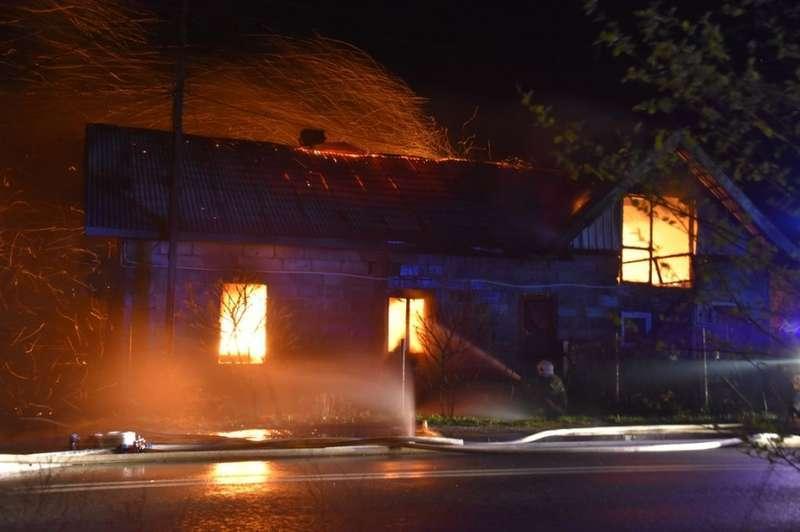 (AKTUALIZACJA) Tragiczny pożar w Skawicy
