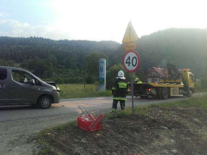 Bystra Podhalańska. Kolizja seata z nissanem