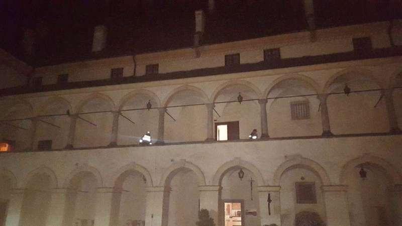 Sucha Beskidzka. Nocny alarm na zamku