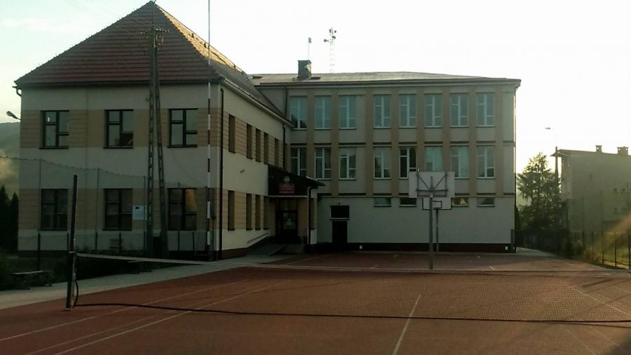 OSIĄGNIĘCIA HISTORYCZNE I LITERACKIE GIMNAZJALISTÓW Z ZEMBRZYC