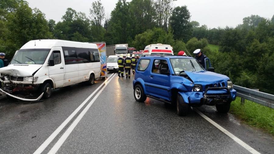 Jordanów. Kolizja na serpentynach