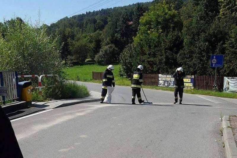 Sucha Beskidzka. Strażacy neutralizowali rozlany olej