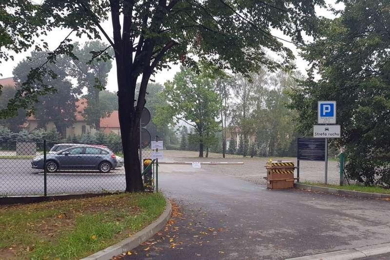Uczniowie kombinują, księża proszą o wyrozumiałość