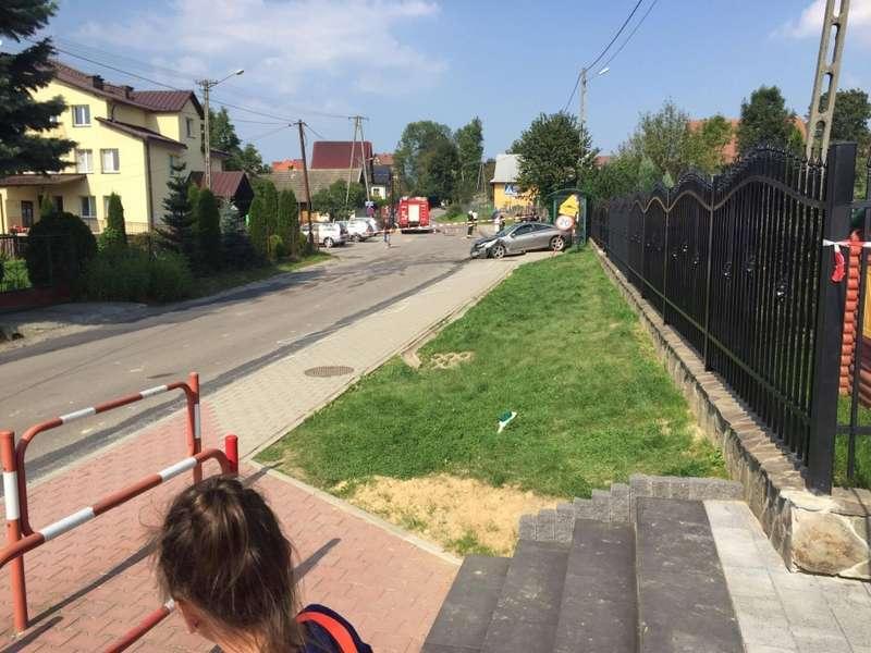 Naprawa. Samochód potrącił dwójkę dzieci!