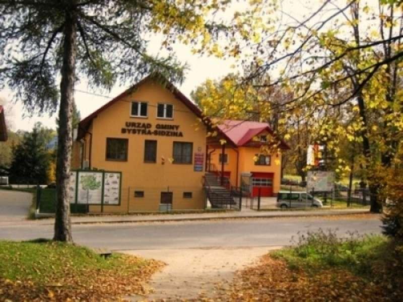 Czy GOK i biblioteka w Bystrej-Sidzinie mają się połączyć? Zdecydują mieszkańcy!