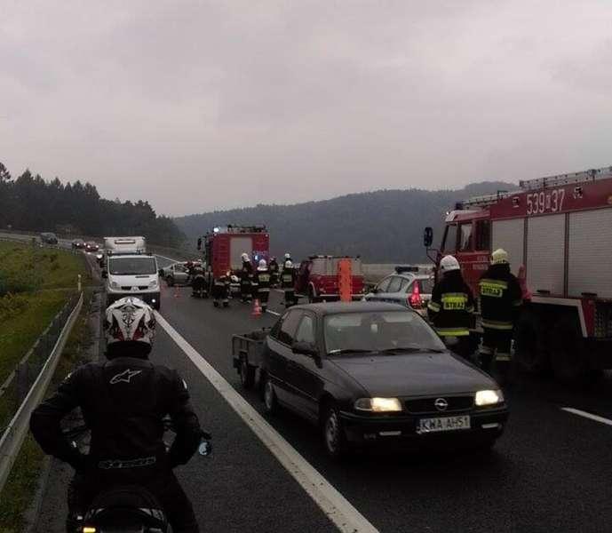 Oplem poszedł na czołówkę ze skodą - są ranni