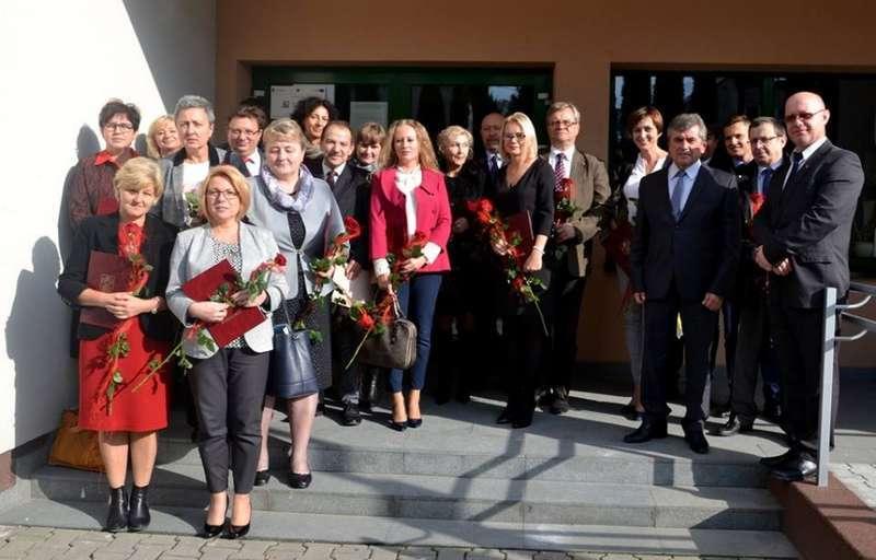 Dyrektorzy i nauczyciele z powiatu nagrodzeni przez Starostę