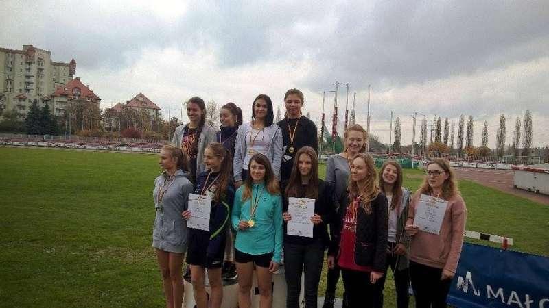 Medalowy powrót z Krakowa suskiej młodzieży