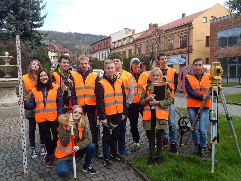 Geodeci z Kantego biegle się uczą, sprawnie działają!