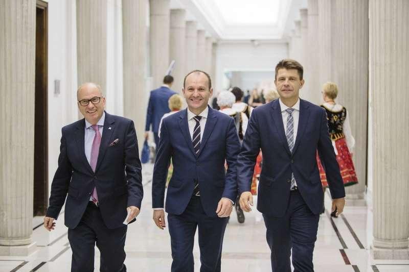 Lokomotywa PO pociągnie Nowoczesną?