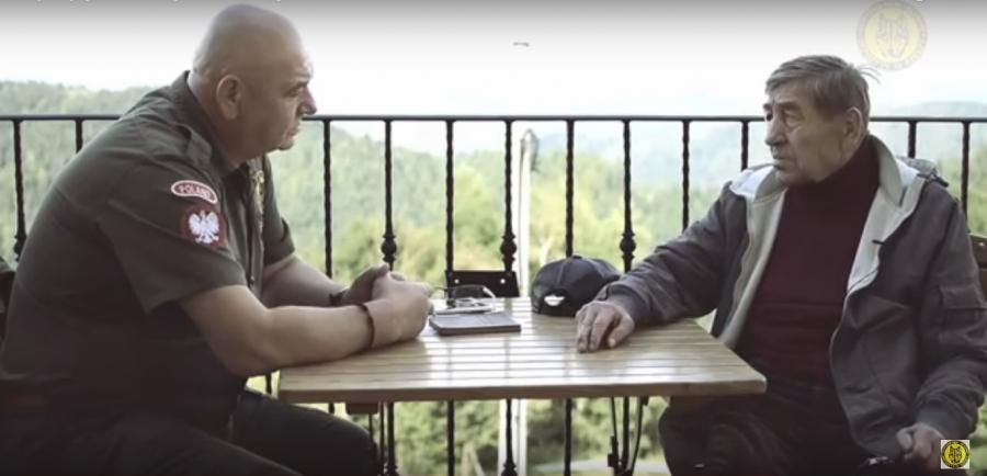 Badacz historii Krzysztof Szpakowski w rozmowie z skawiczaninem Bronisławem Fickiem