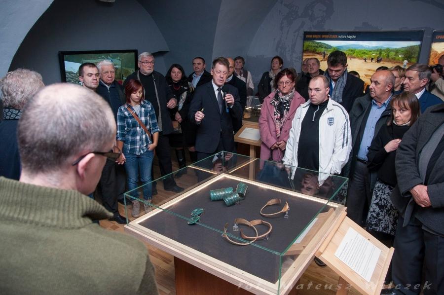 Jak żyli pierwsi ludzie zamieszkujący region górnej i środkowej Skawy?