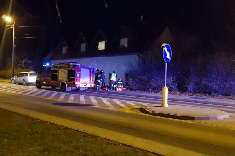 Sucha Beskidzka. Kobieta wpadła pod koła citroena.