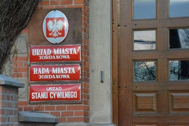 Jordanów. Pieniądze na wymianę pieców czekają