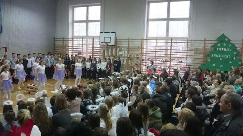Jasełka i Kiermasz Świąteczny w Grzechyni