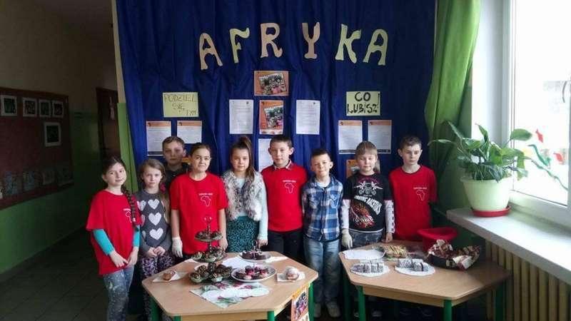 Jedli pączki dla Afryki - druga edycja w SP w Marcówce.