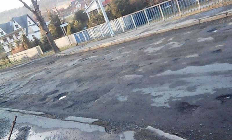 Początek pozimowych remontów  na drogach powiatu suskiego