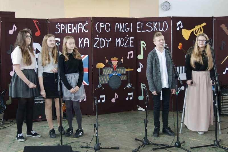 Śpiewać (po angielsku) każdy może...