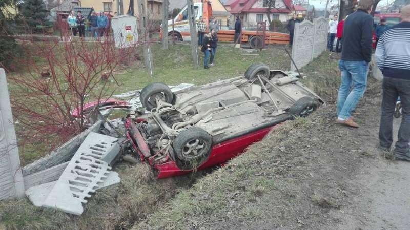 Dachowanie audi w Bystrej