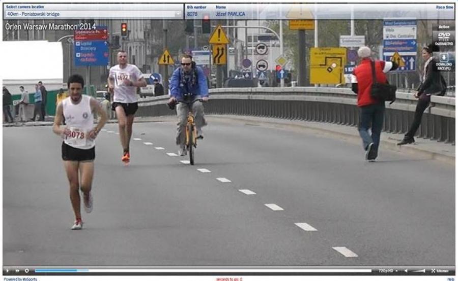 Józef Pawlica w czołówce maratonu warszawskiego.