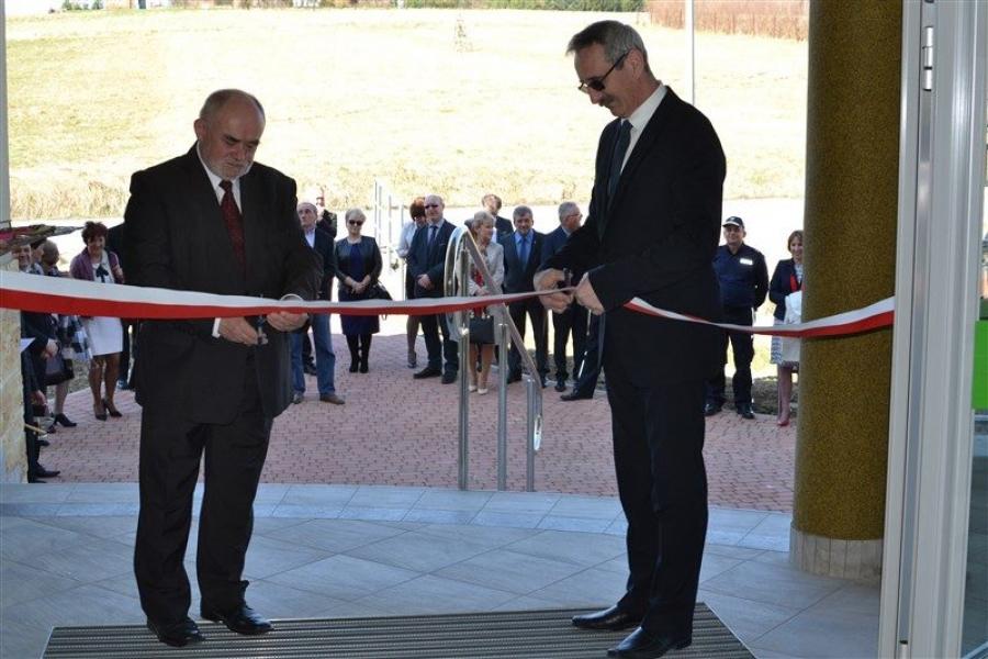 Nowa pływalnia została otwarta w Naprawie.