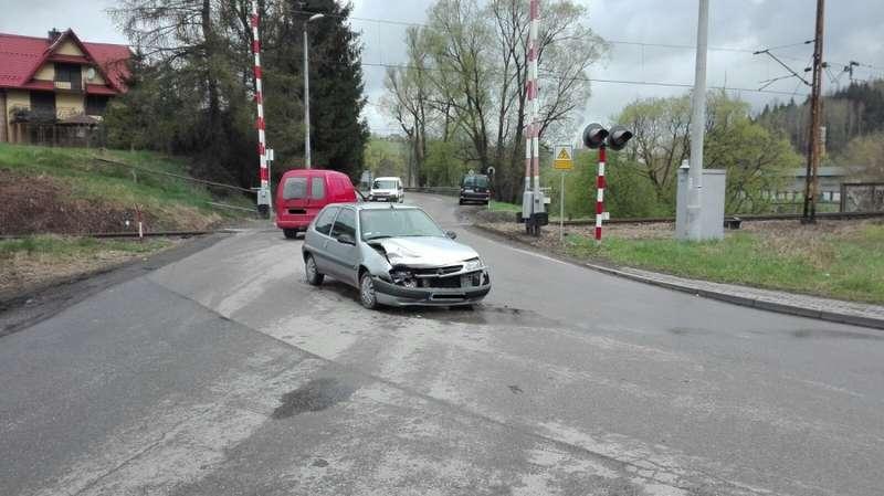 Kolizja  na skrzyżowaniu ul. Kolejowej z Przemysłową w Jordanowie.