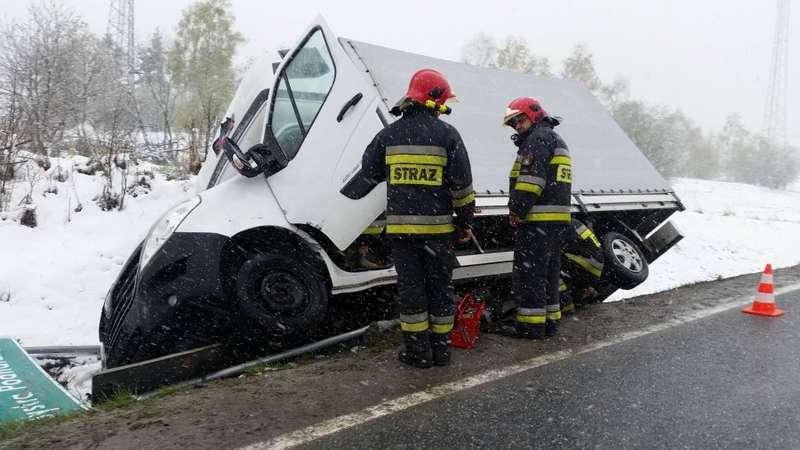 Położył renault w rowie