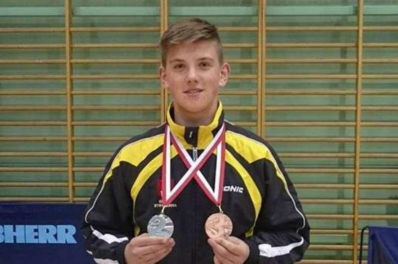 Dominik Pniaczek – wicemistrzem juniorów województwa małopolskiego w tenisie stołowym.