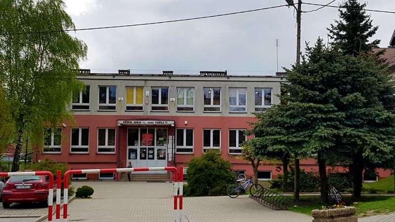 Nie będzie zwolnień nauczycieli w Suchej Beskidzkiej
