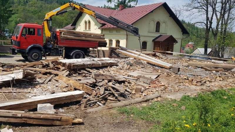 Zabytkowy budynek gospodarczy odzyska blask.