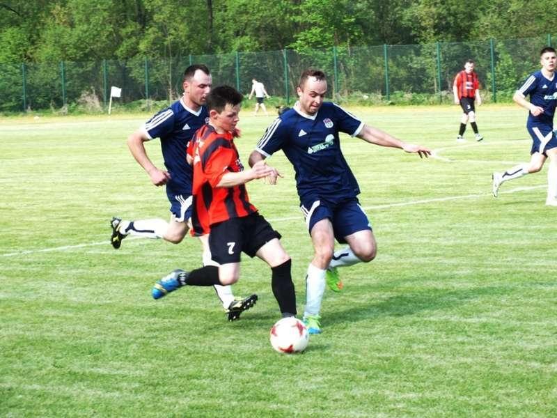 Piłkarski weekend: Zabawa w A-klasie zaczyna się od początku, Strzelec już tuż tuż