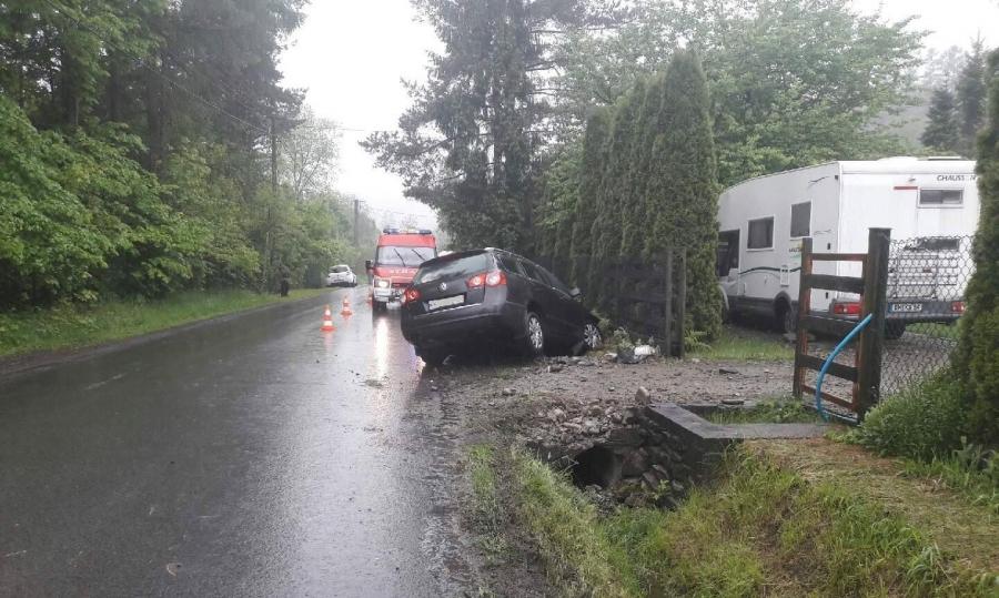 Juszczyn. Po pijaku wjechał do rowu