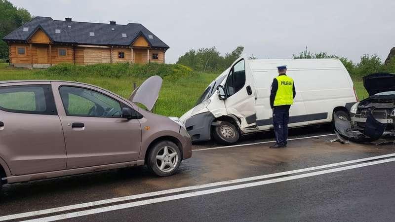 Kolizja na śliskiej plamie ropy w Palczy