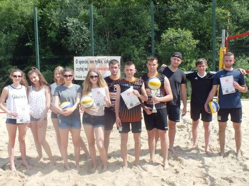 Na piasku triumfowały drużyny z LO Sucha Beskidzka